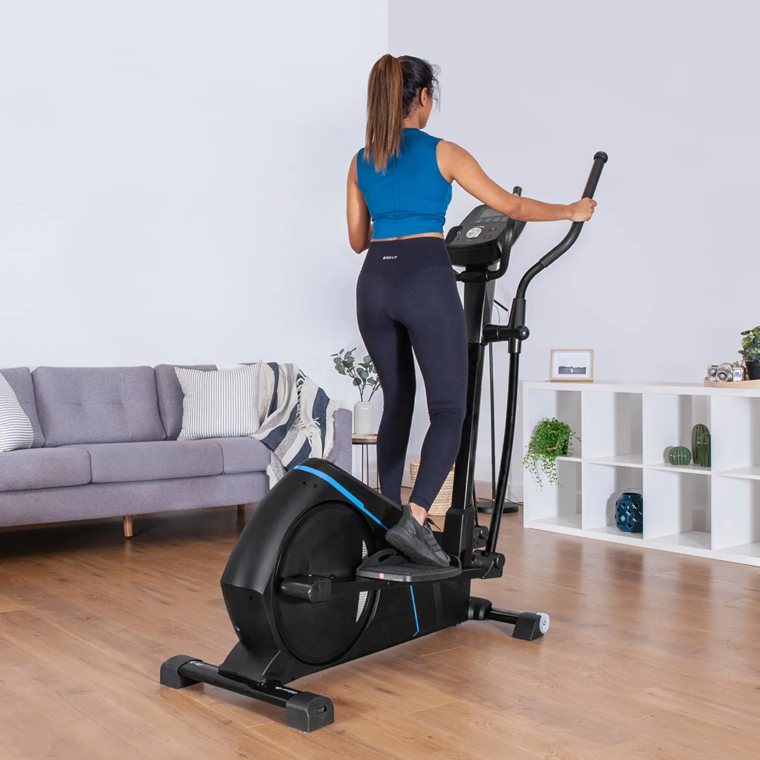 16 Resistance Levels Cross Trainer with Pulse Sensors