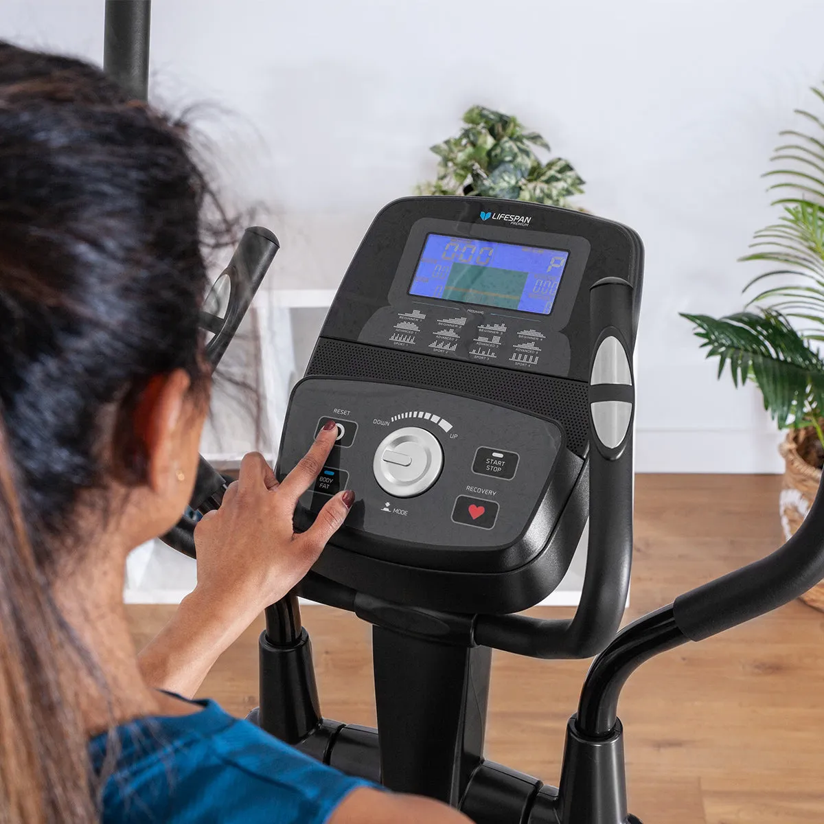 16 Resistance Levels Cross Trainer with Pulse Sensors