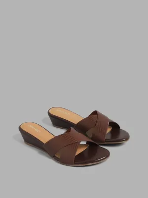 LUNA BLU Solid Brown Cross-Strap Sandals