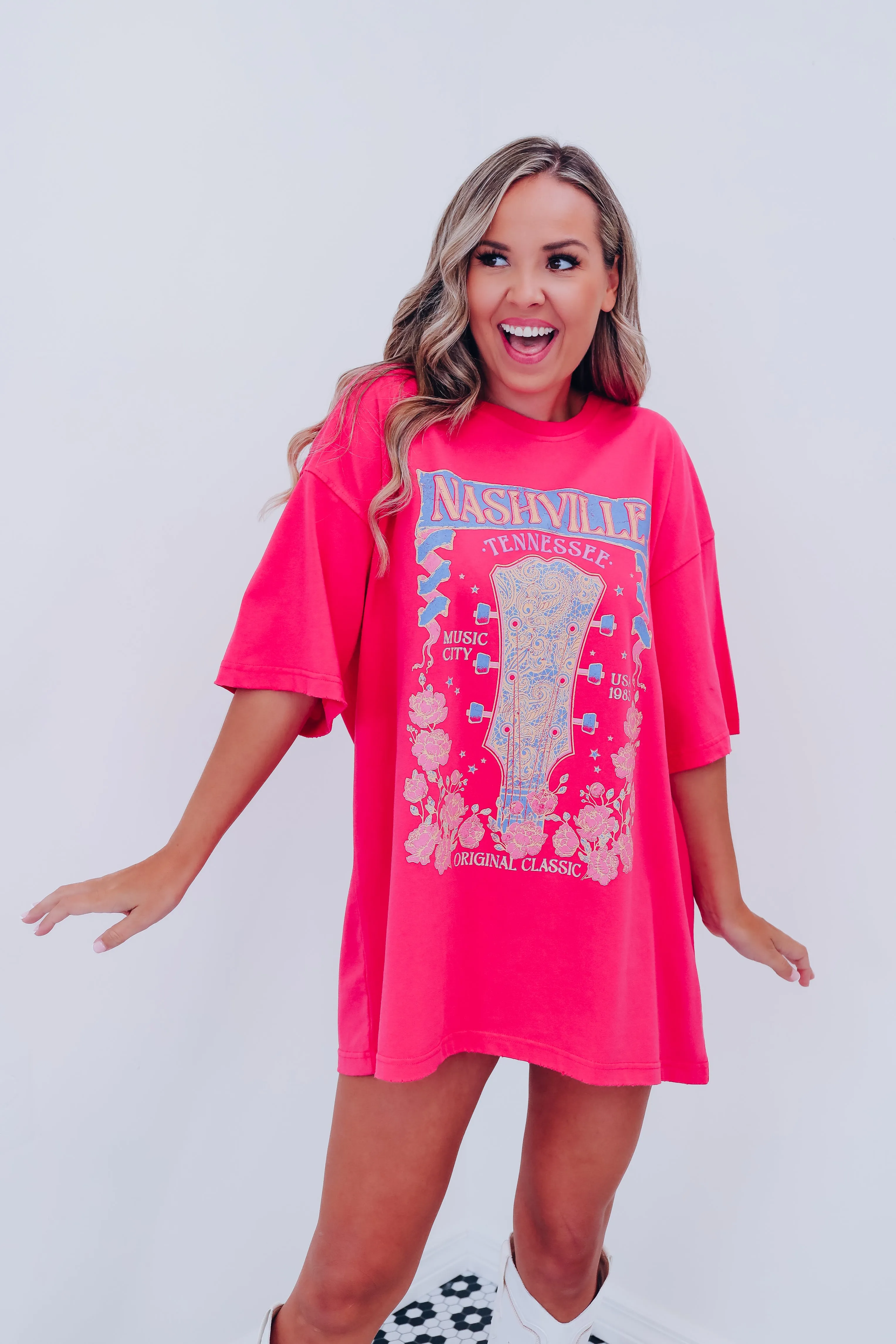 Original Classic Nashville Graphic Tee - Pink