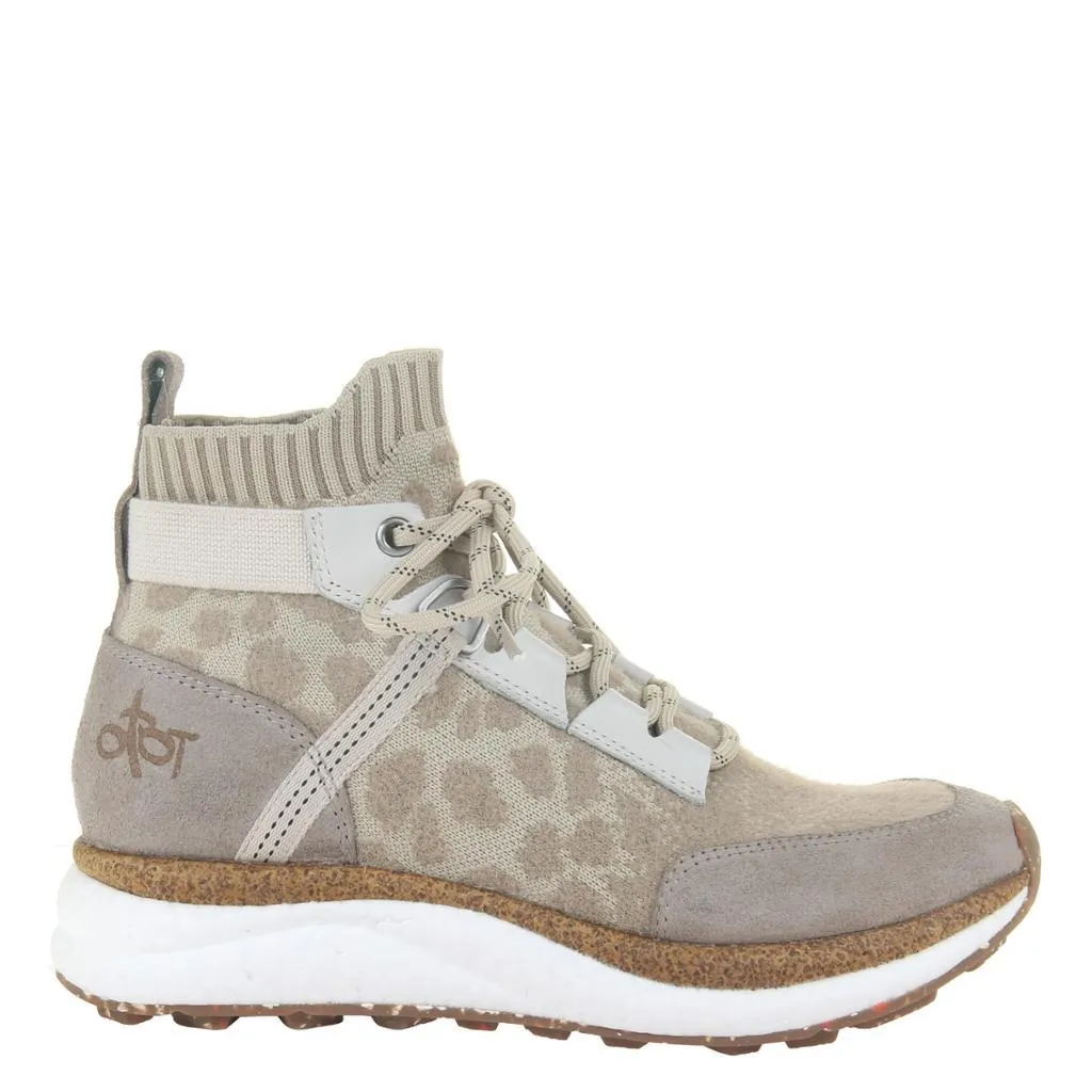 OTBT - HYBRID in KHAKI Sneakers