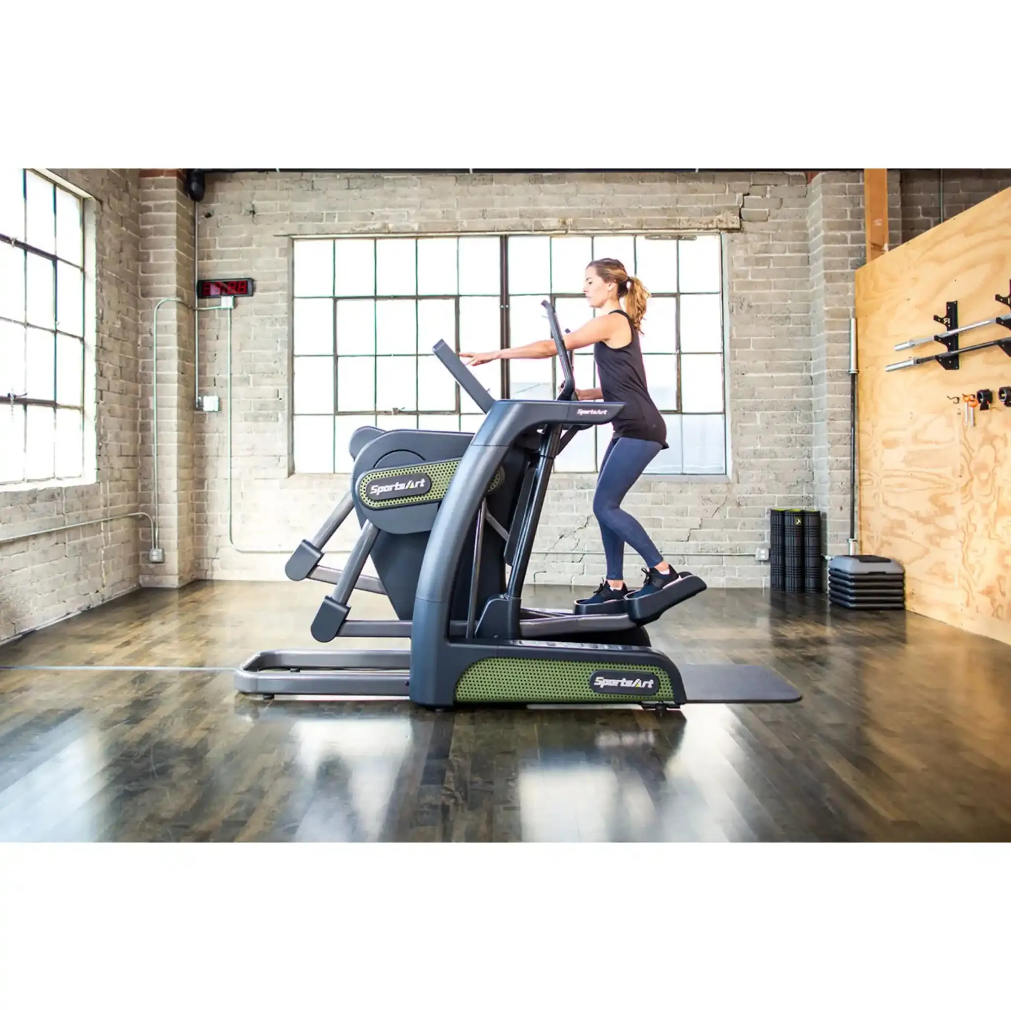 SportsArt G886 Verso Status Eco-Power Cross Trainer