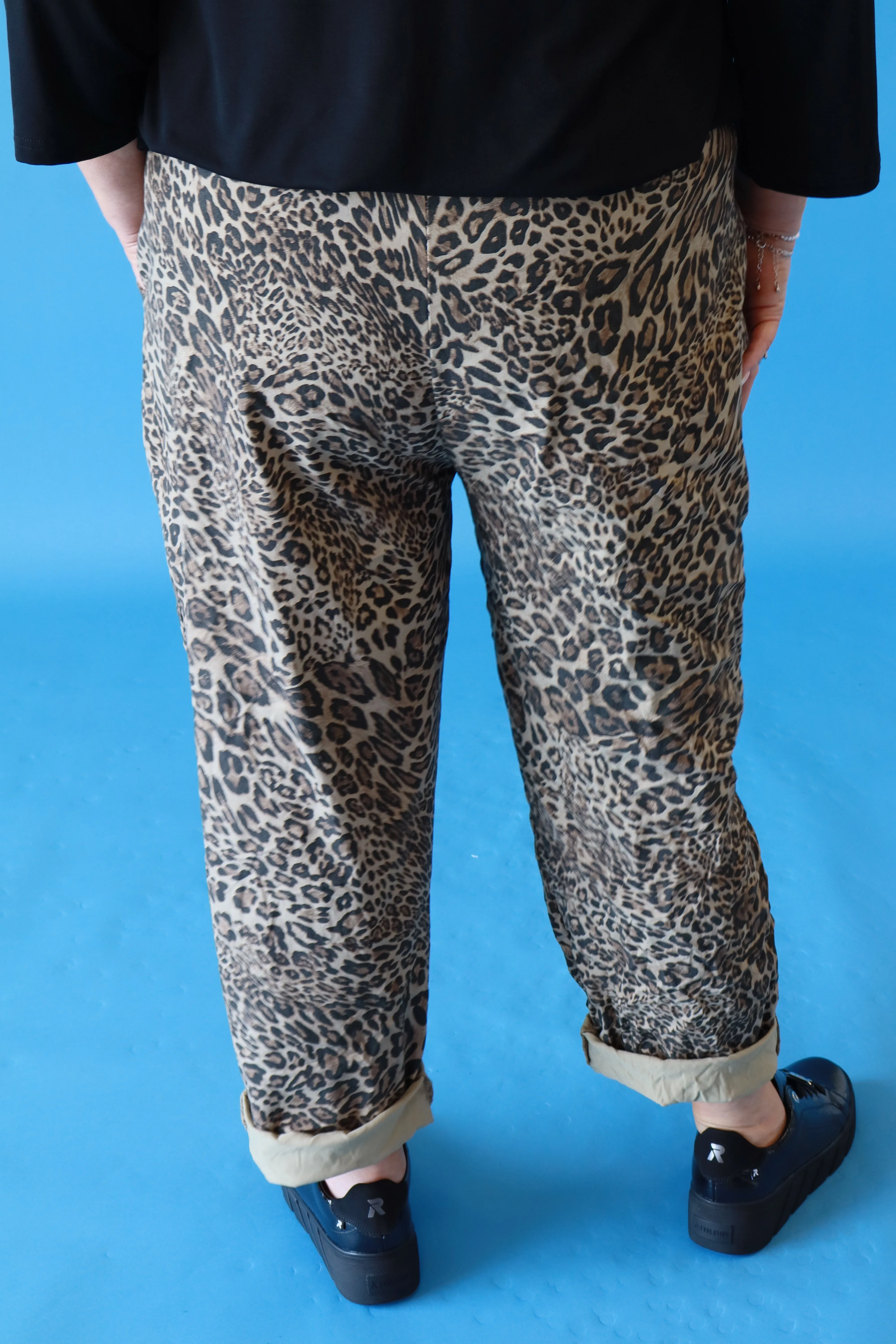 Toni Leopard Print Jogger in Tan